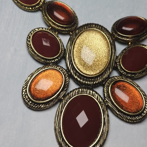 👍 5 for $20 Liz Claiborne Gold Tone Statement Necklace - Picture 2 of 7